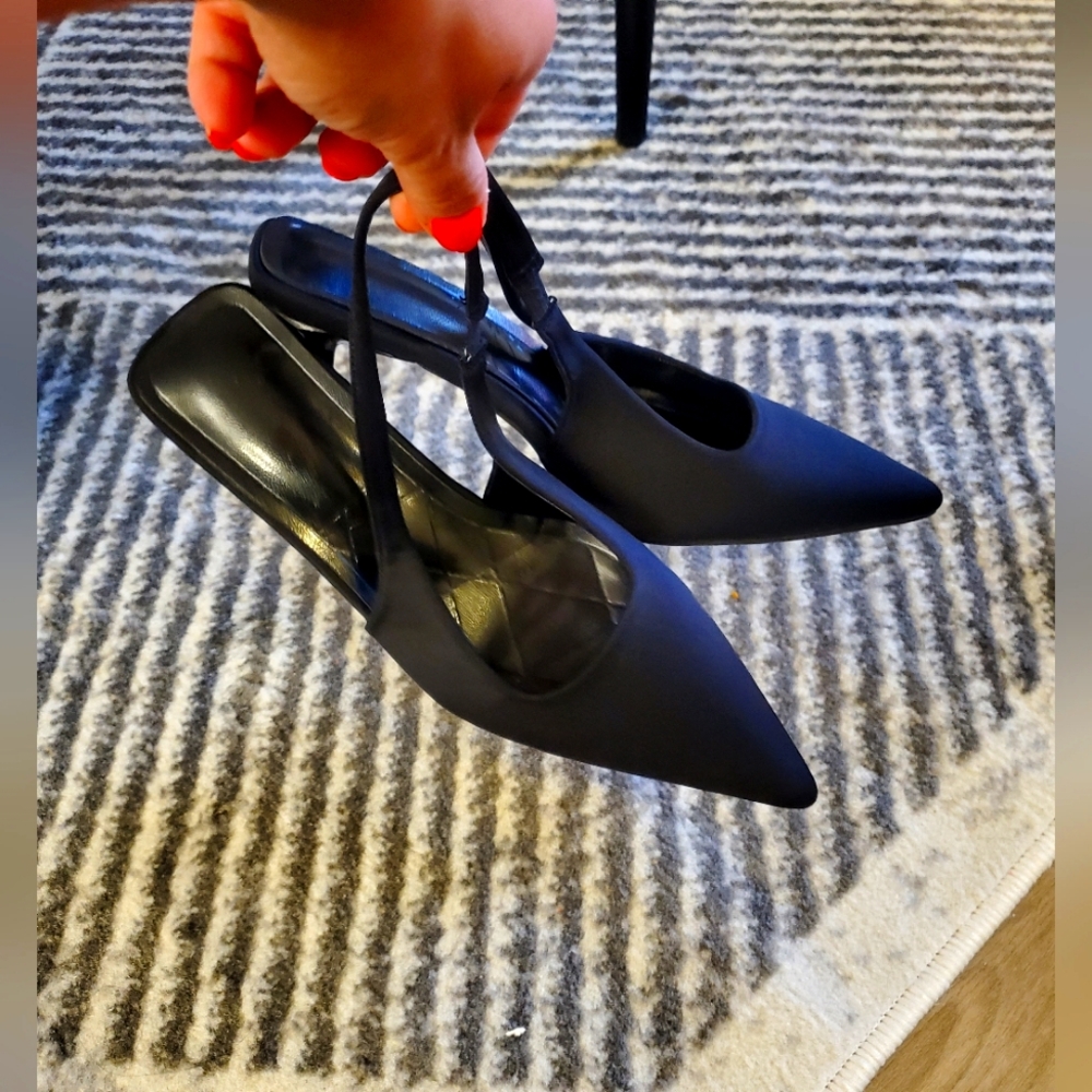 New Black slingback leather pointed toe heel womens size 7.5